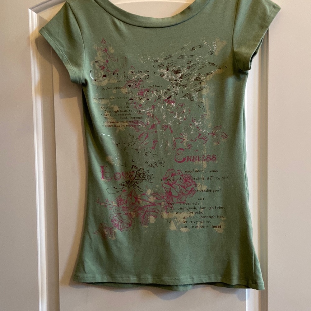 Cute graphic print short sleeve tee in size L